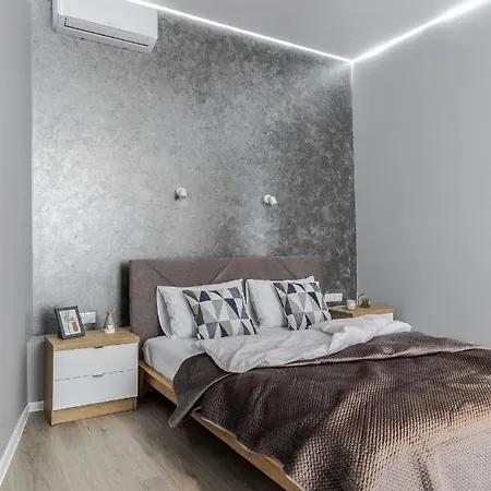 Inshiapartments On Popovycha Str 2 Lviv Exterior photo